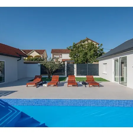 Villa Luxury Grey House *