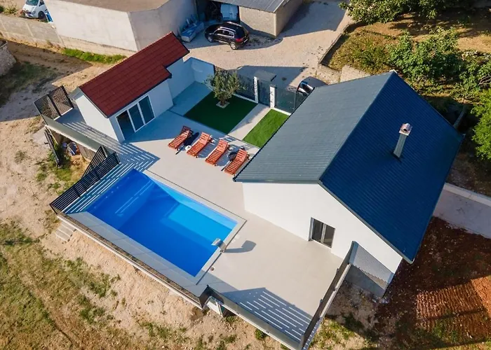 빌라 Luxury Grey House *